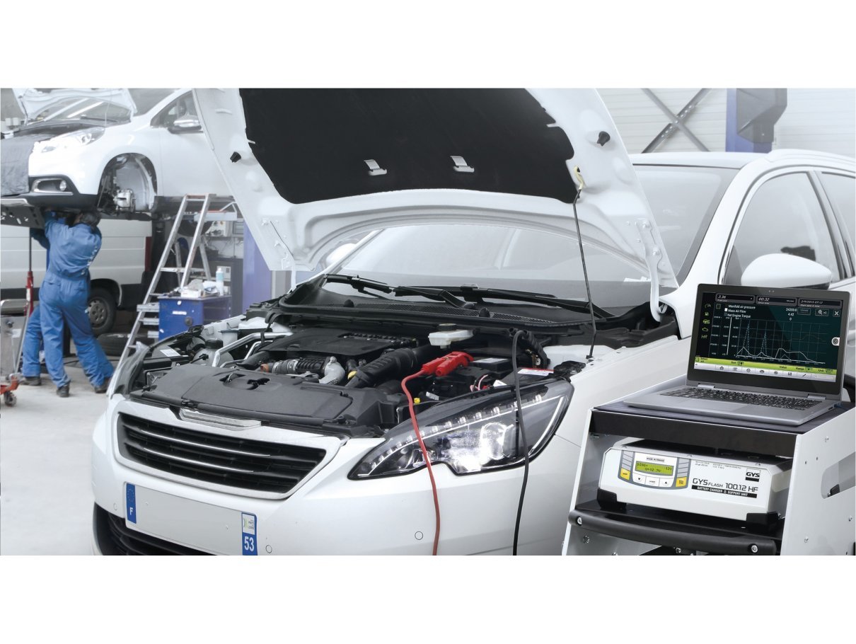Зарядное устройство проф. инверторное с авто управлением GYSFLASH 100.12HF 029071 Зарядное устройство проф. инверторное с авто управлением GYSFLASH 100.12HF 029071